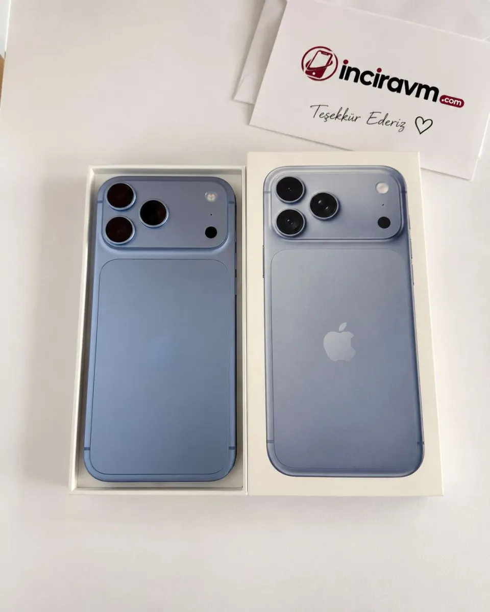Müşteri fotoğrafı: mavi iPhone kutusu ve İncir AVM teşekkür kartı